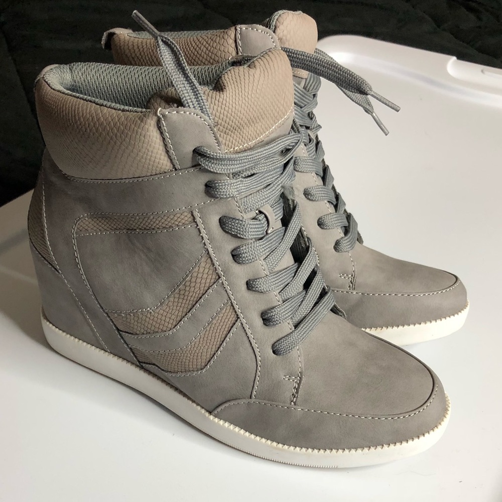 Heeled boots